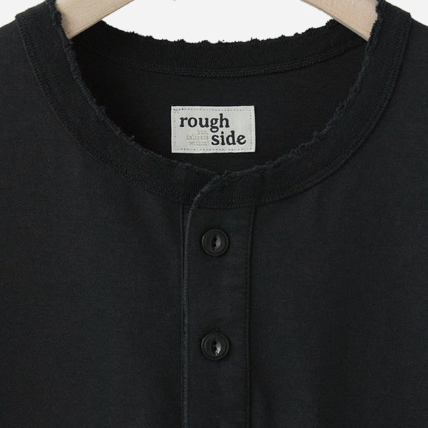 HENRY NECK T-SHIRT - BLACK