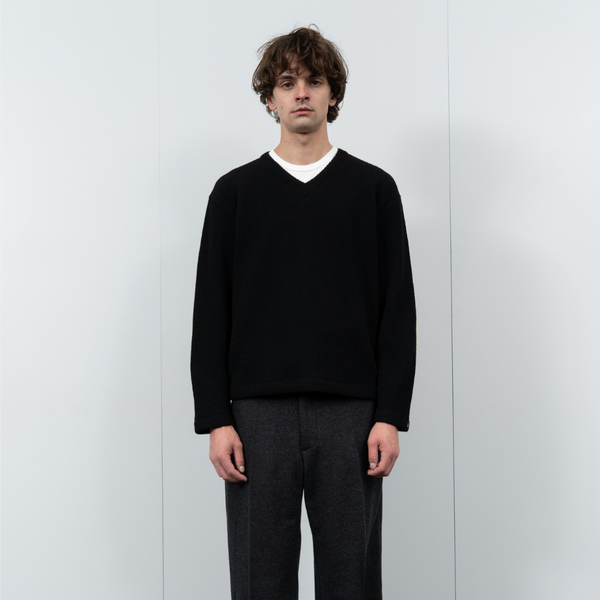 TEDDY HIGH V NECK SWEATER - BLACK