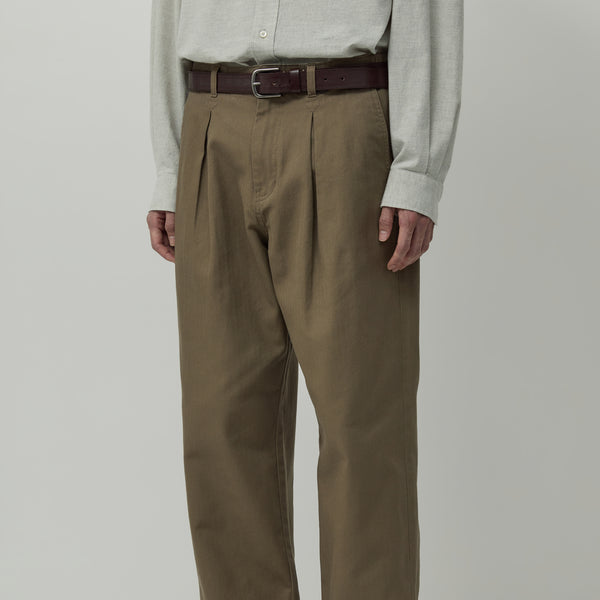 BOX PLEATS PANTS - HUMUS SAND