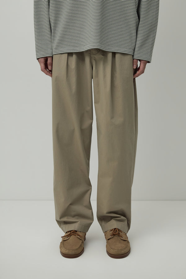 BOX PLEATS PANTS - HUMUS SAND