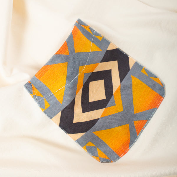 POCKET T-SHIRT - ANTIQUE WHITE/FIRE LEGEND