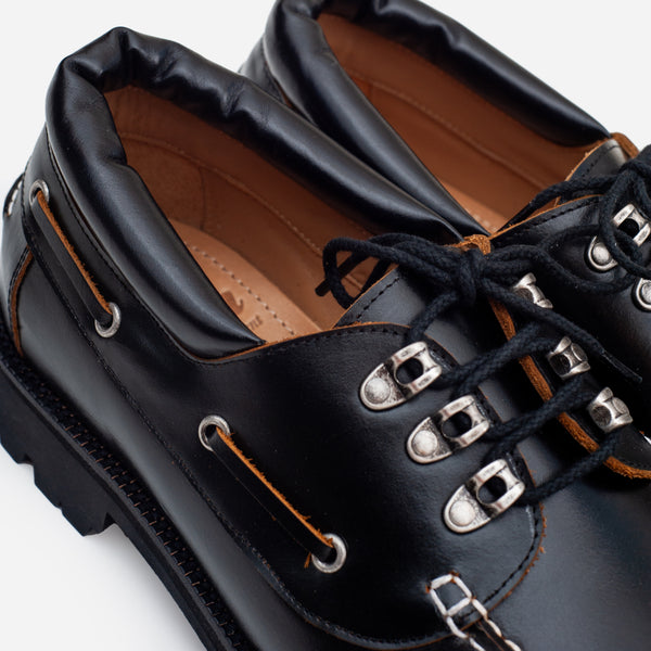 METAL HOOK LEATHER BOAT SHOE - BLACK