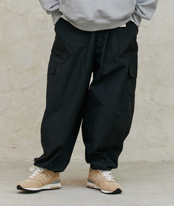 NYLON CARGO BALLOON PANTS - BLACK
