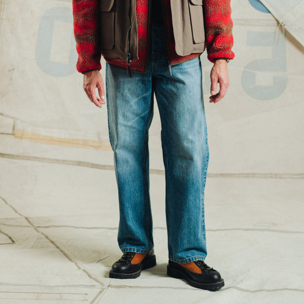 SELVEDGE NEEDLEWORK STRAIGHT DENIM JEANS  - WASHED BLUE