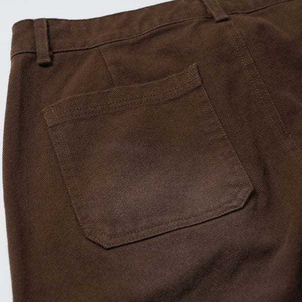 WASHED ONE TUCK CHINO PANTS - BROWN